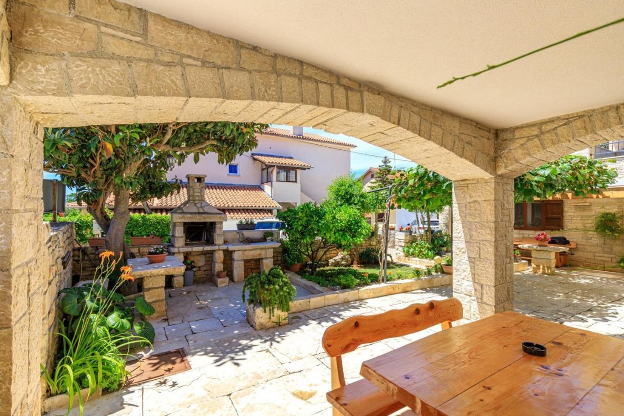 Apartments Mirjana Медулин Экстерьер фото