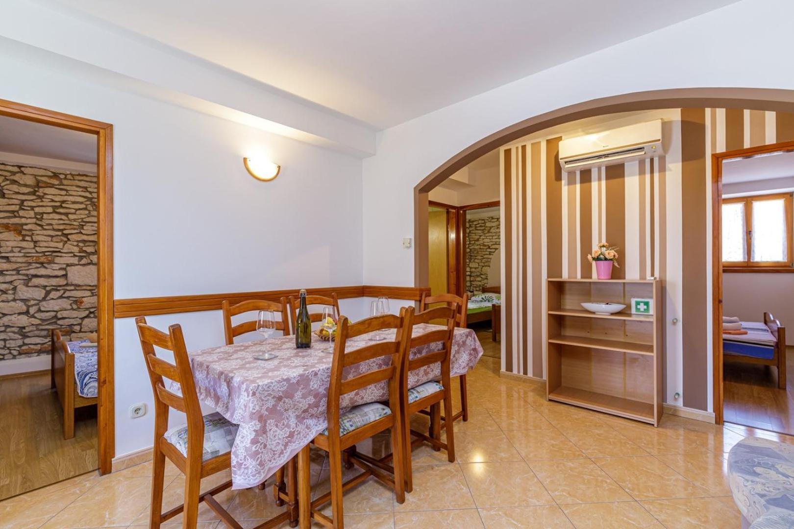 Apartments Mirjana Медулин Экстерьер фото